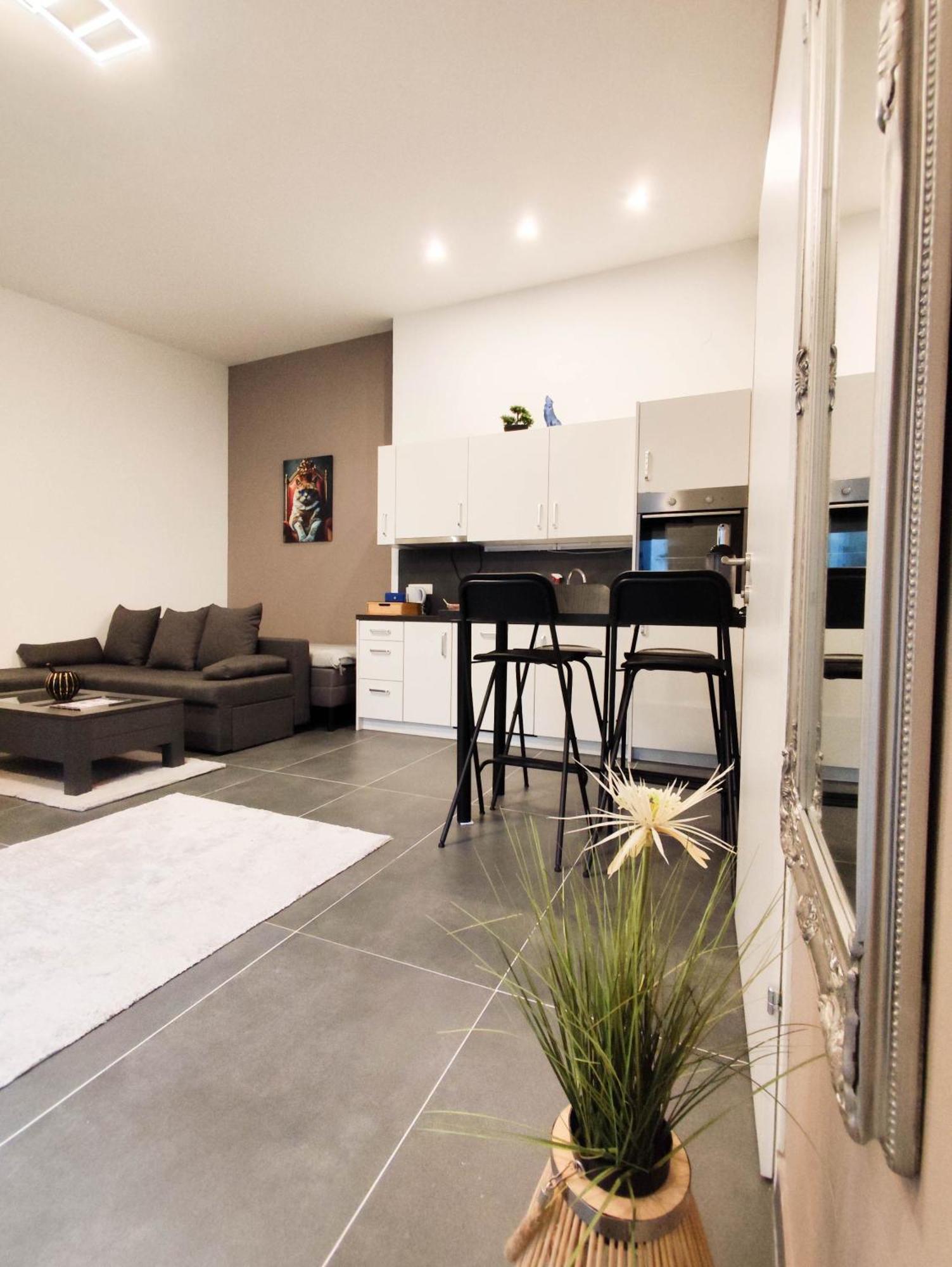 Cozy In Location With Free Parking Apartament