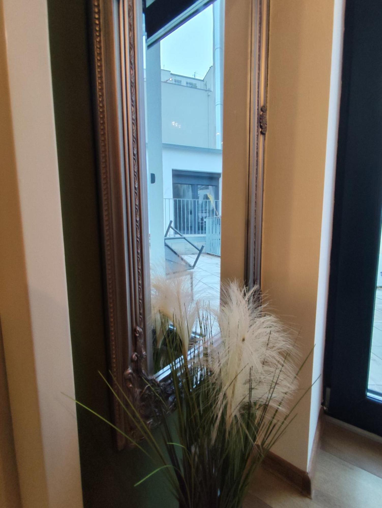 Apartament Cozy In Location With Free Parking *
