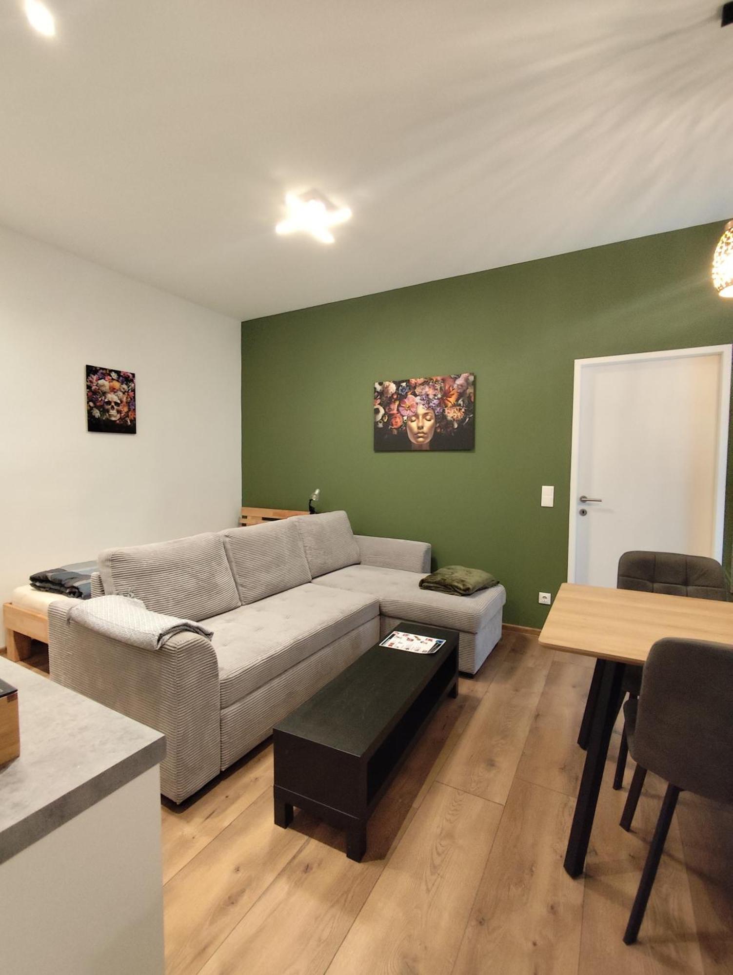 Cozy In Location With Free Parking Apartament Wiedeń