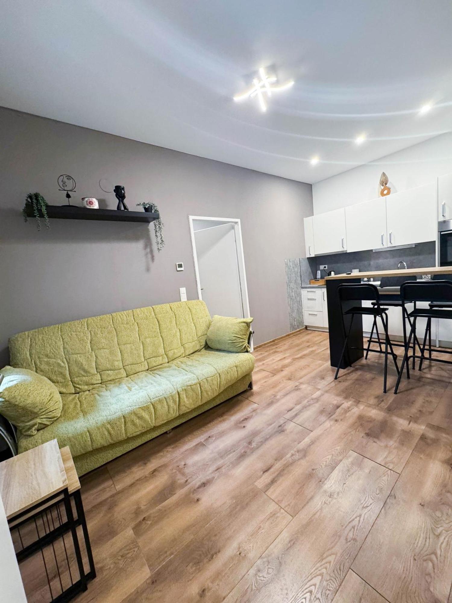 Cozy In Location With Free Parking Wiedeń